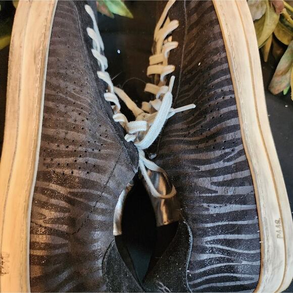 P448 JOHN ZEBRA METALLIC STRIPE BLACK SNEAKER SIZE 40 (9/9.5) - Picture 7 of 11